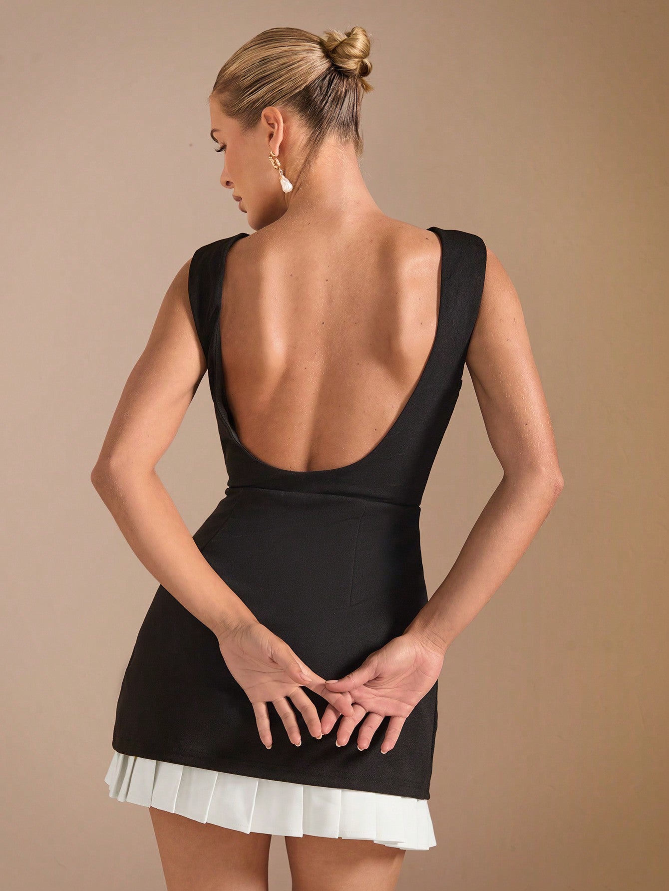 Women’s Woven Fabric Sleeveless Dress, Pleated Design with Contrast Trim, 1 Piece, For Everyday Styling