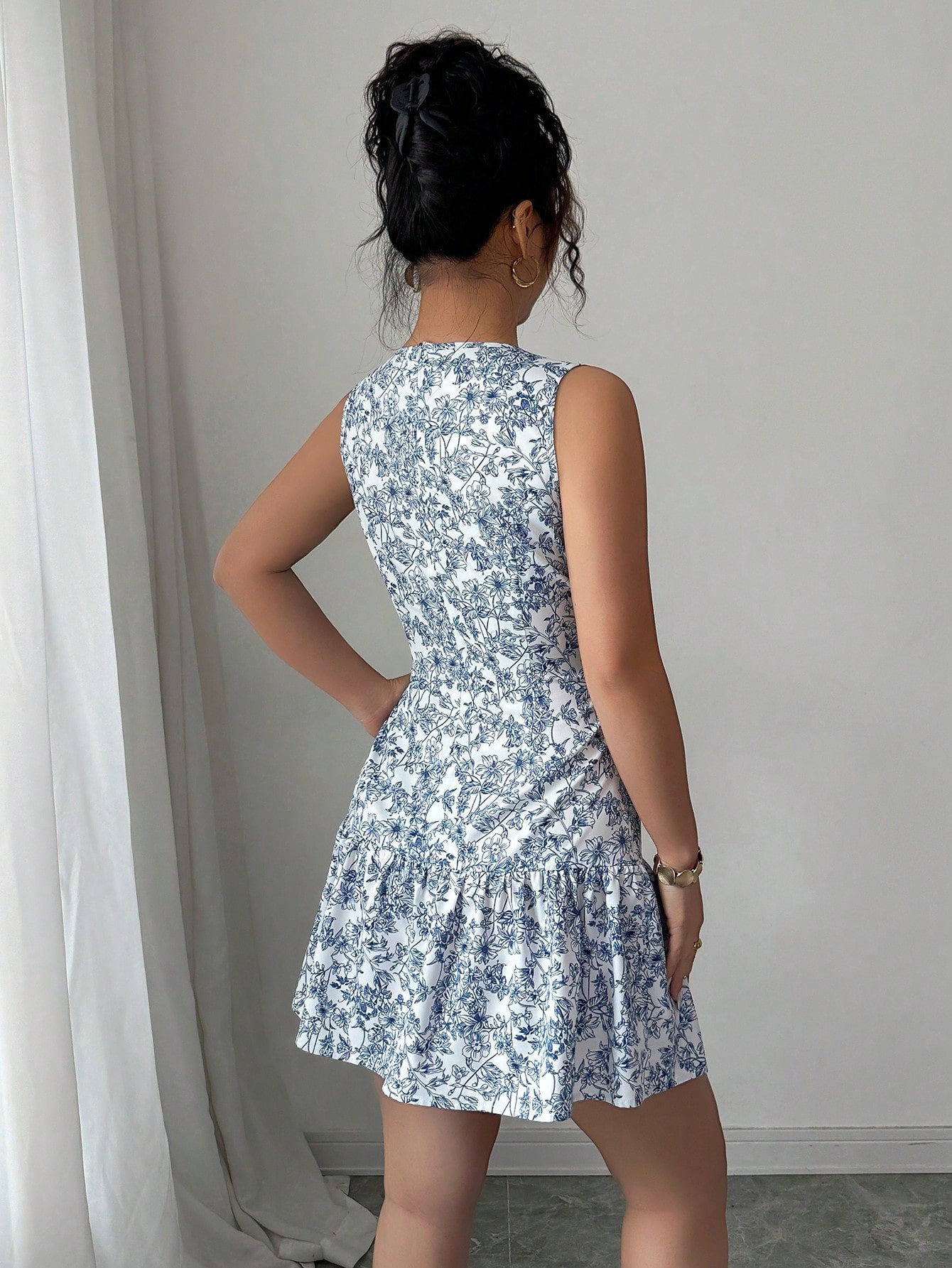 Women’s Woven Fabric Mini Dress, Sleeveless Design with Ruched Waist, Floral Print, 1 Piece, For Daily Wear
