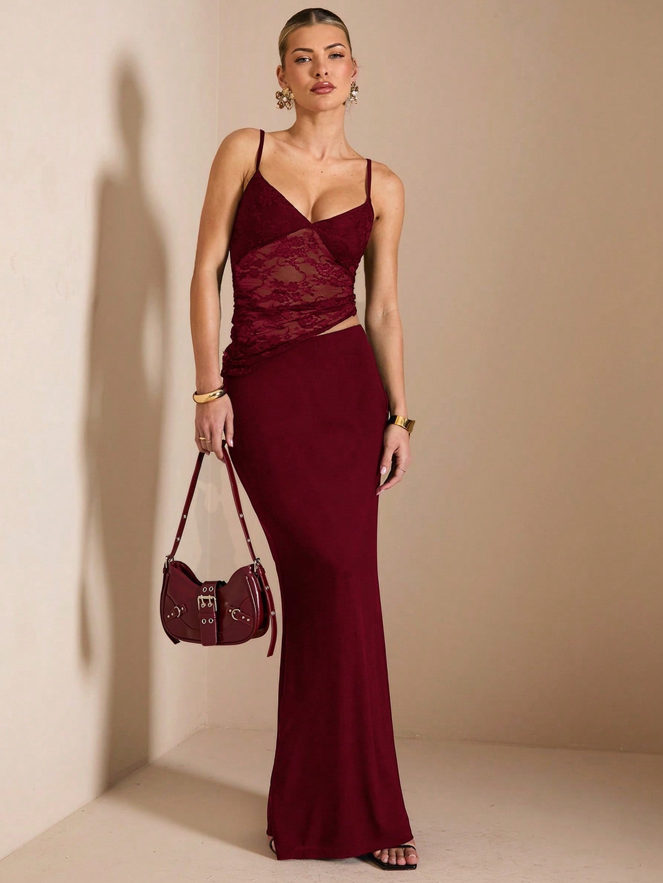 Women’s Black Lace Maxi Dress, Sleeveless Design, Scoop Neck, Mesh Fabric, Suitable for Casual Wear and Parties