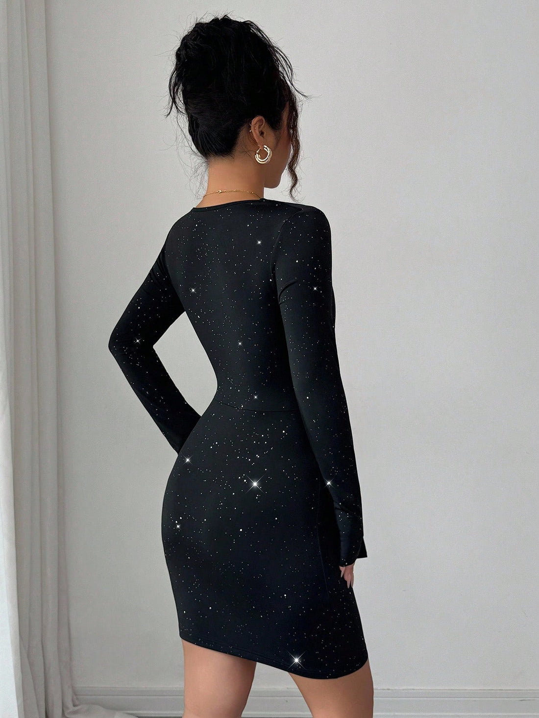 V-Neck Long Sleeve Bodycon Mini Dress for Daily and Party Occasions