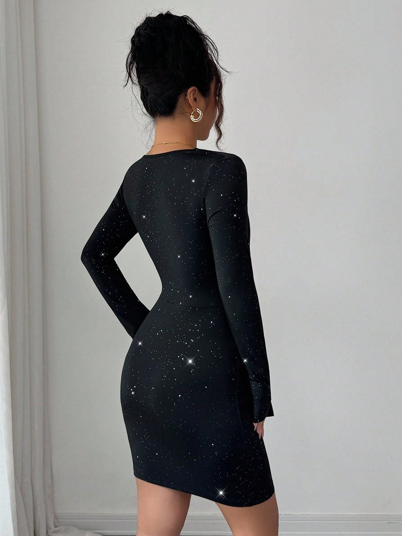 V-Neck Long Sleeve Bodycon Mini Dress for Daily and Party Occasions