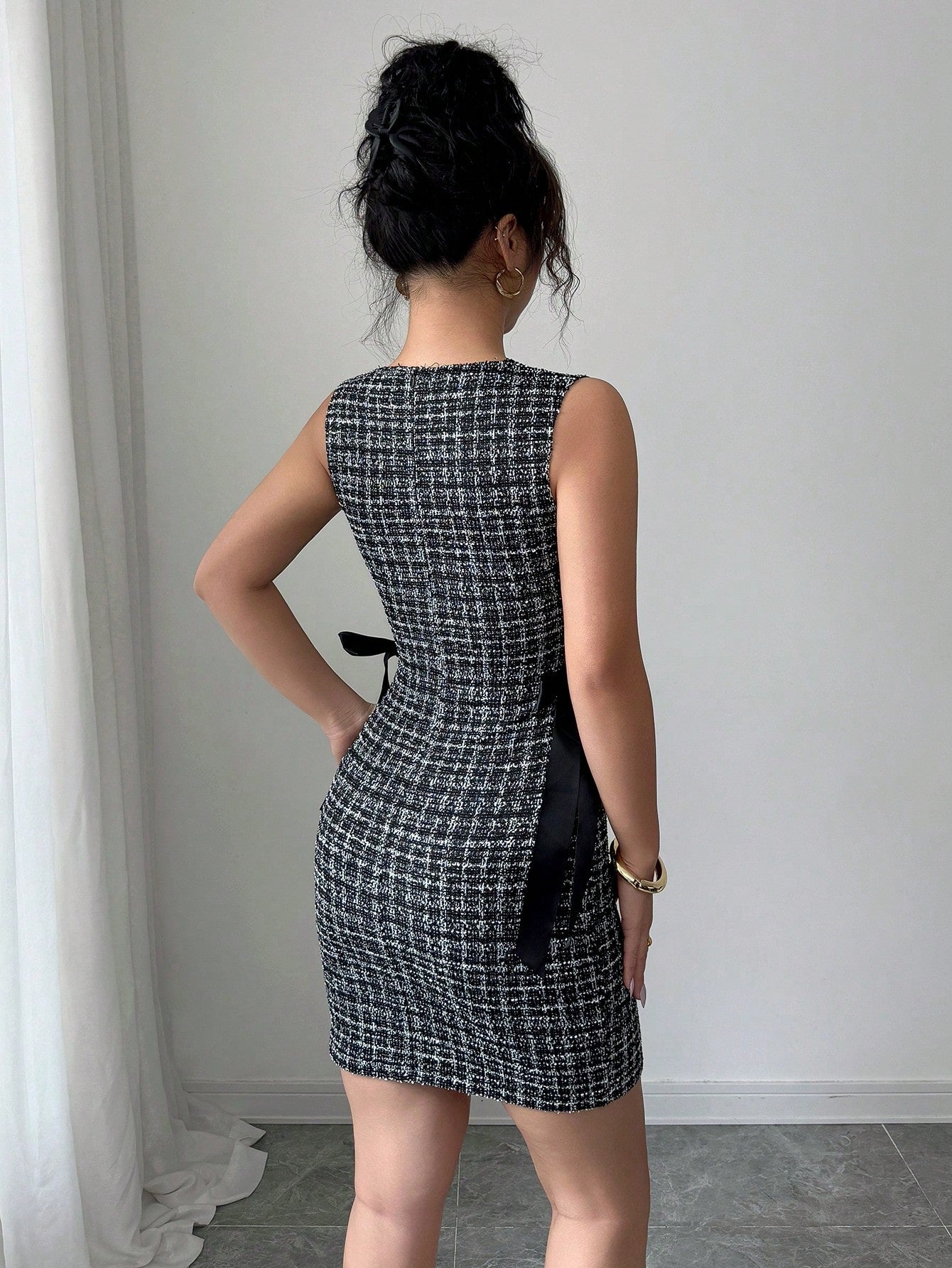 Women’s Woven Fabric Midi Dress, Sleeveless Round Neck Design with Waist Detail, 1 Piece, For Office and Commuting Wear