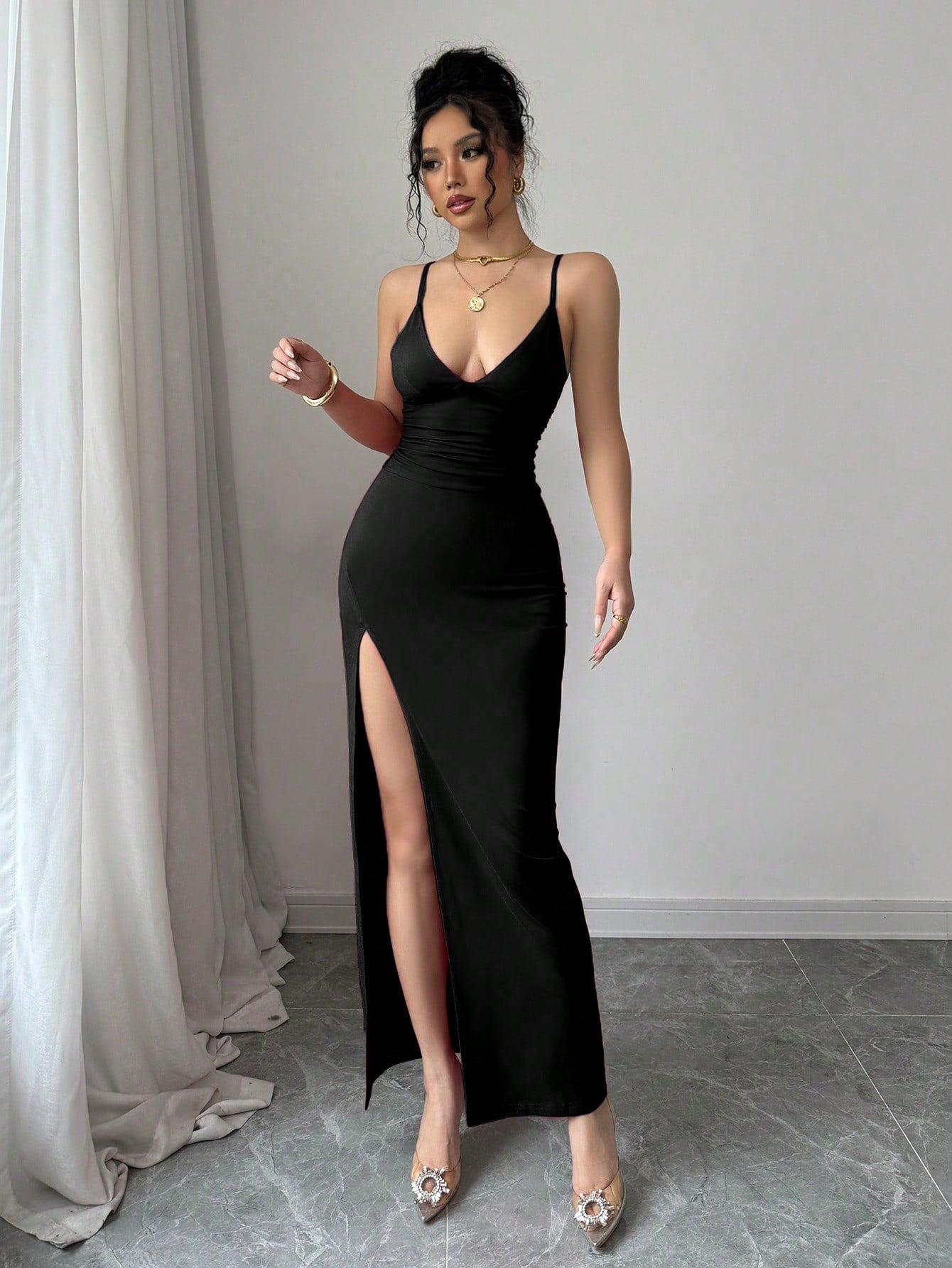 Women’s Ruffle Strap Dress with High Slit, Long Length, Suitable for Parties and Special Occasions
