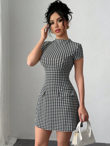 Women’s Woven Fabric Dress, Short Sleeve Design, Patterned Fabric Detail, 1 Piece, For Everyday Wear
