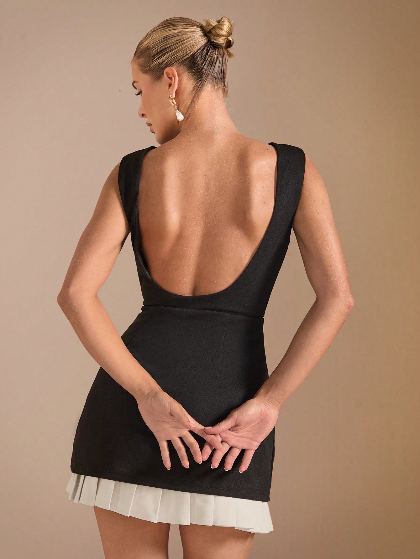 Women’s Woven Fabric Sleeveless Dress, Pleated Design with Contrast Trim, 1 Piece, For Everyday Styling