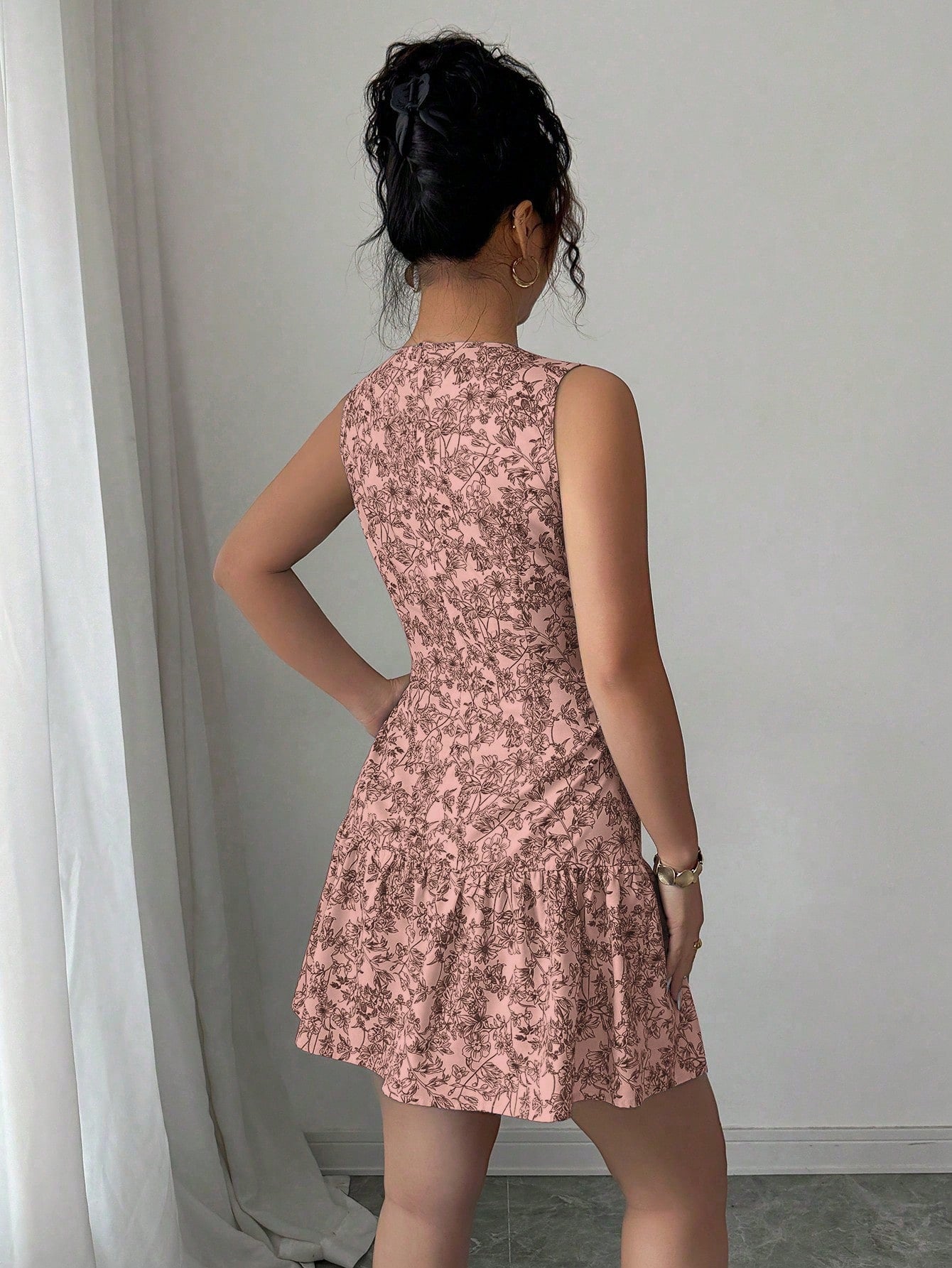 Women’s Woven Fabric Mini Dress, Sleeveless Design with Ruched Waist, Floral Print, 1 Piece, For Daily Wear