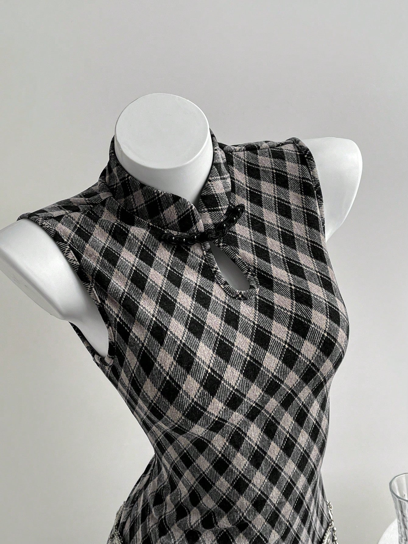 Women’s Knit Fabric Sleeveless Mini Dress, Mandarin Collar Design with Waist Detail, Plaid Pattern, 1 Piece, For Commuting and Daily Wear