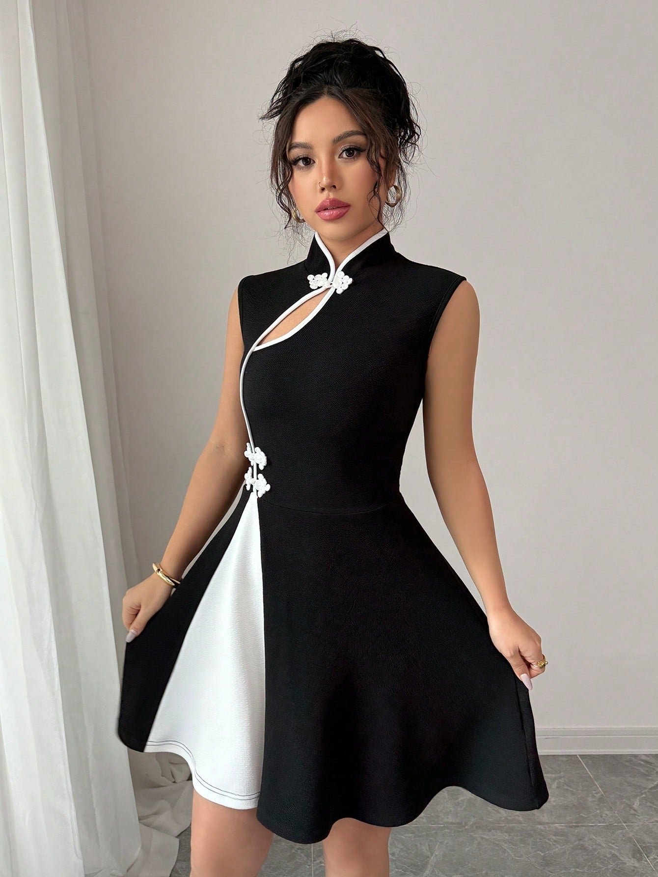 Polo Collar Color Block Dress with Button Detail and Clean Structured Design for Everyday Styling