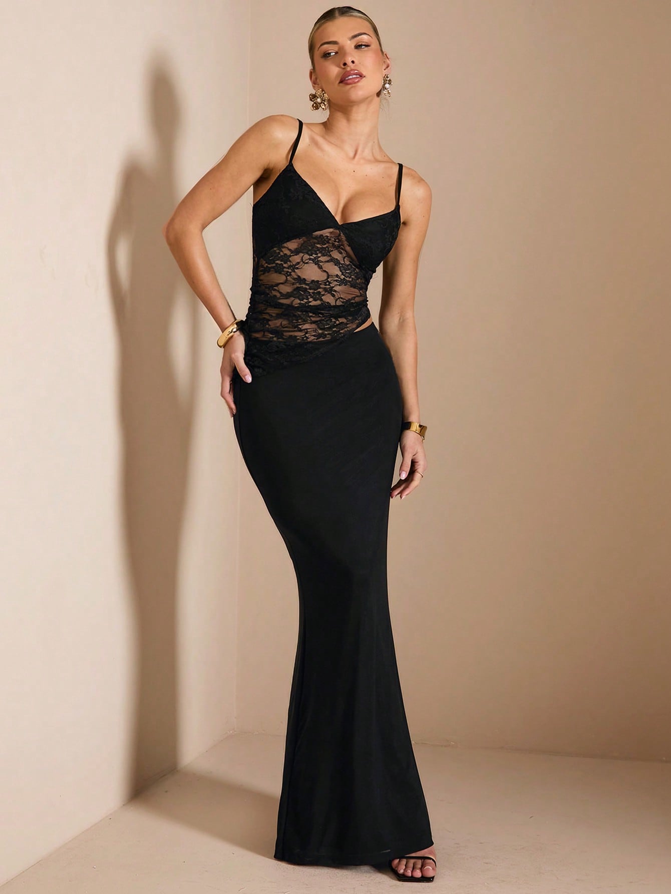 Women’s Black Lace Maxi Dress, Sleeveless Design, Scoop Neck, Mesh Fabric, Suitable for Casual Wear and Parties