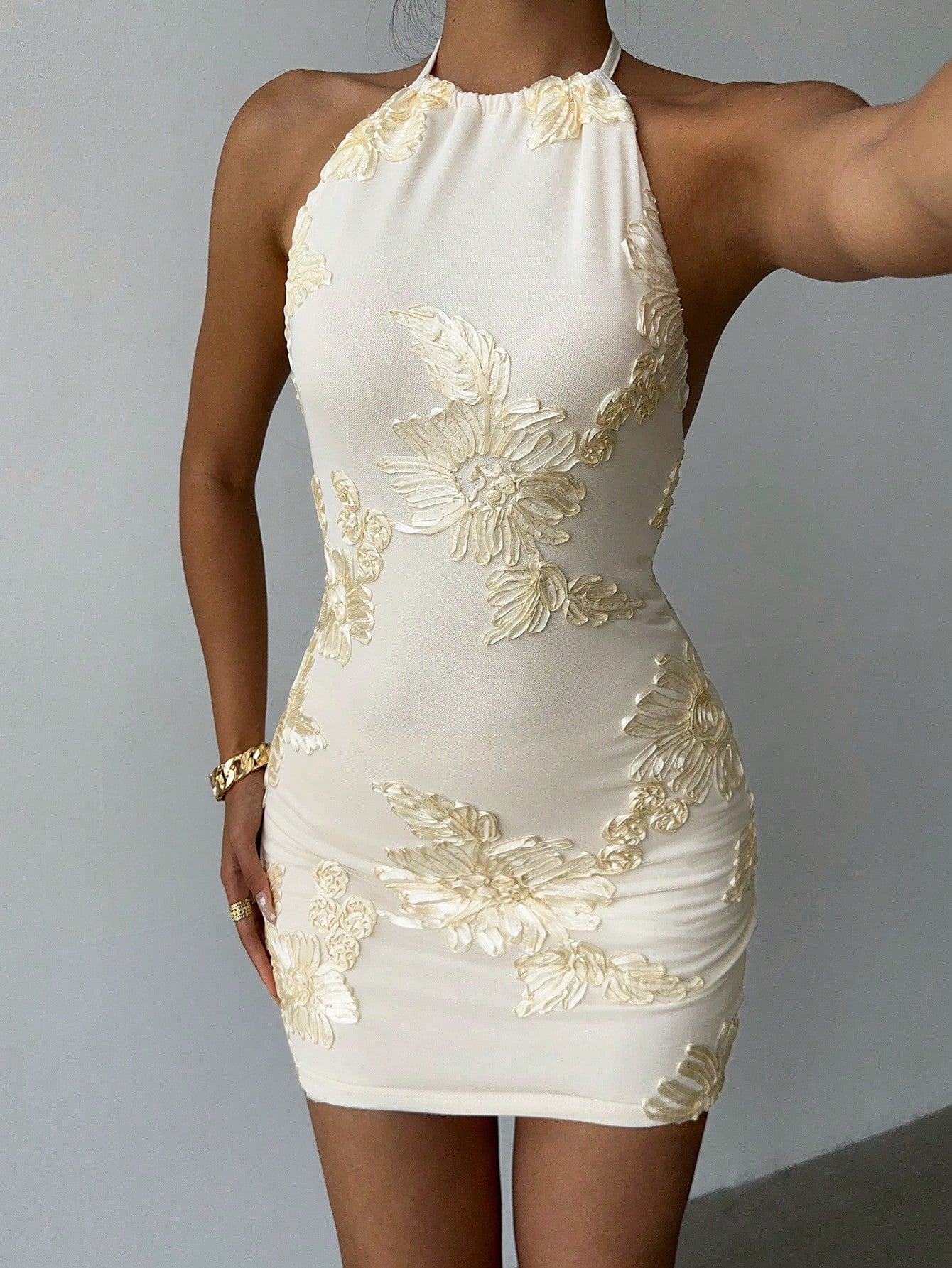 Women’s Halter Neck Mini Dress with Floral Embroidery, Sleeveless Design, Suitable for Cocktail Parties and Formal Events