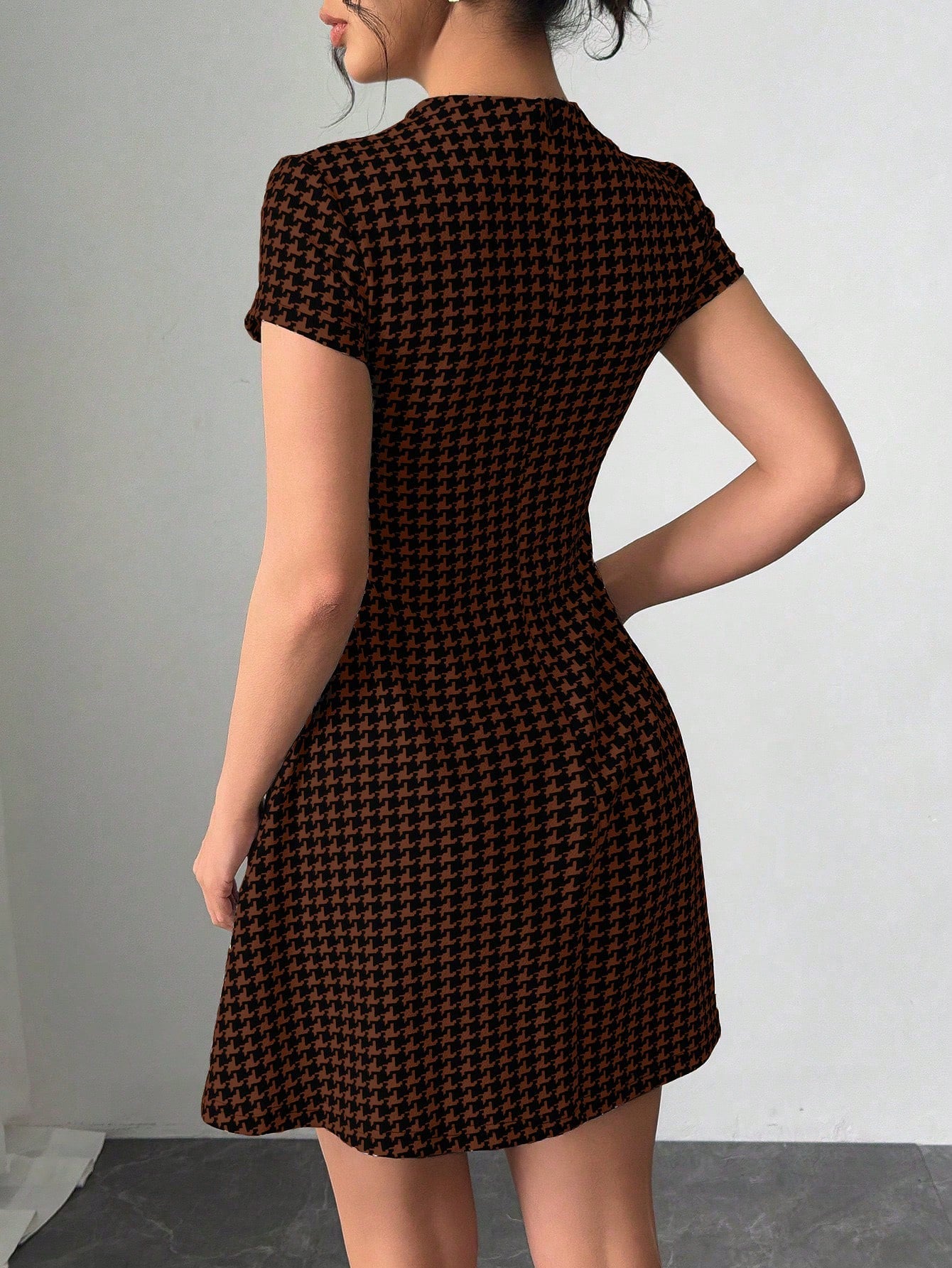 Women’s Woven Fabric Dress, Short Sleeve Design, Patterned Fabric Detail, 1 Piece, For Everyday Wear