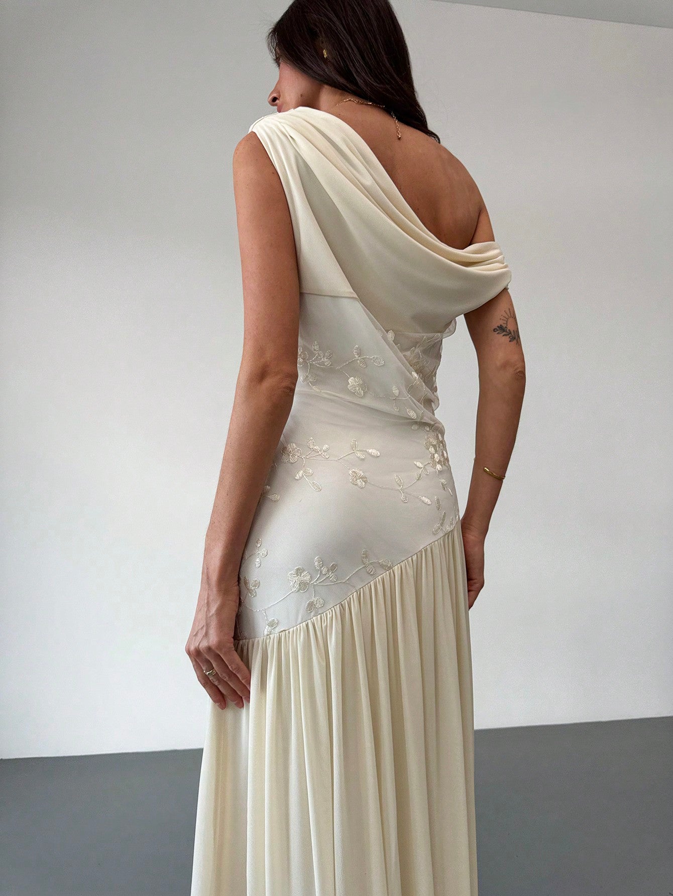 Off-Shoulder Contrast Color Mesh Floral Embroidered Asymmetric Hem Maxi Stretch Dress for Summer and Spring Occasions