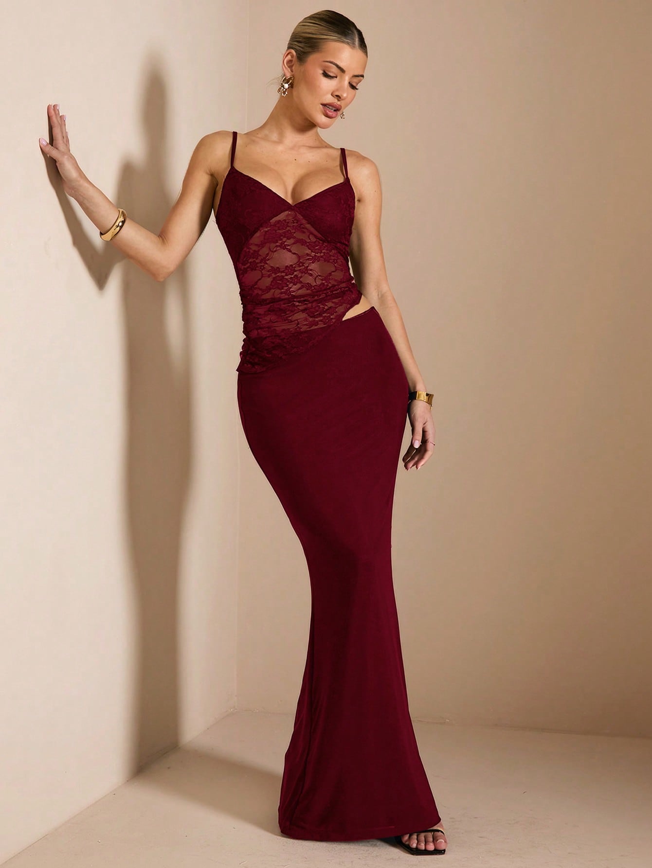 Women’s Black Lace Maxi Dress, Sleeveless Design, Scoop Neck, Mesh Fabric, Suitable for Casual Wear and Parties