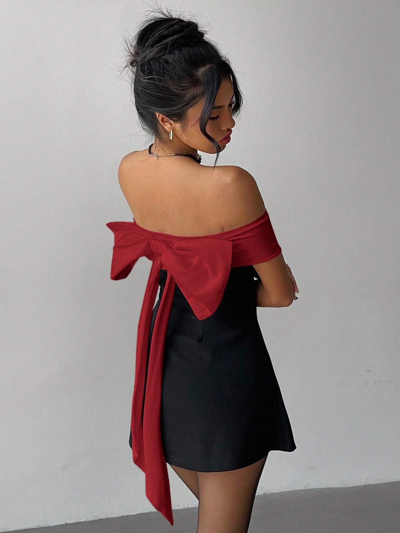 Off-Shoulder Bow Detail Dress for Graduation and Special Occasions